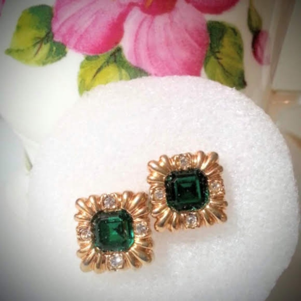 Avon Emerald green rhinestone square gold-plated clip-on earrings